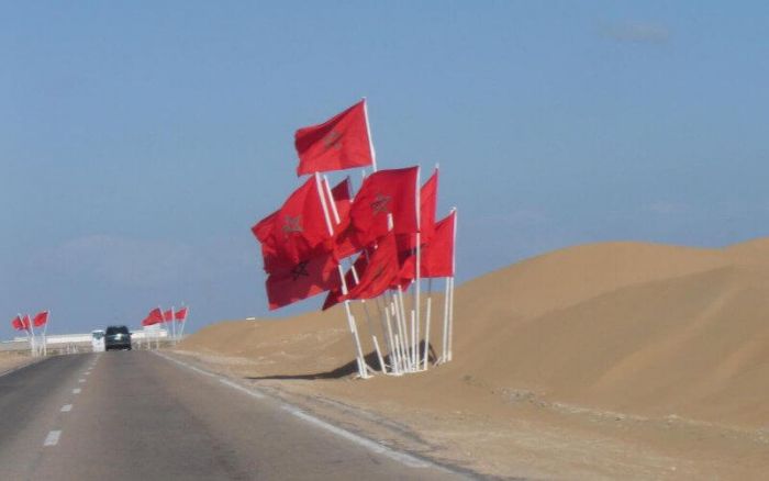 maroc drapeau désert