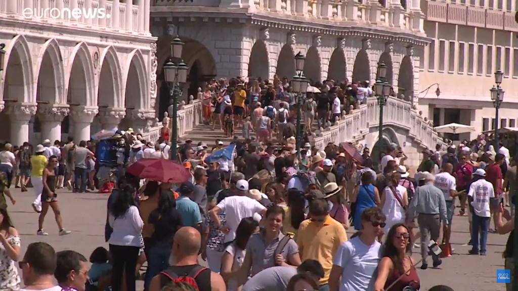 Italia: aumento record della spesa dei turisti stranieri nel 2023 (rapporto)