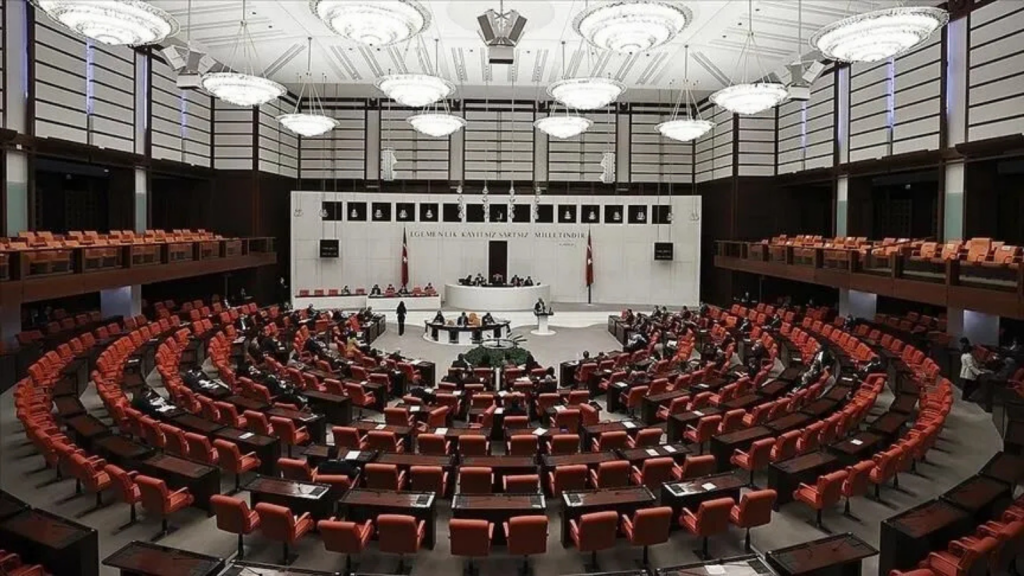 Le Parlement turc approuve une loi d'amnistie conditionnelle pour des milliers de militants du PKK