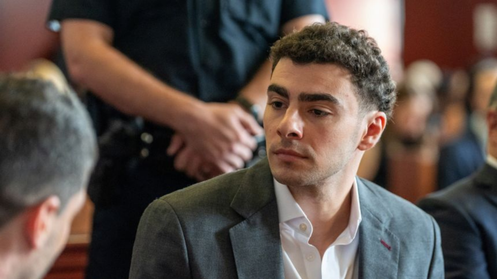 Assassinat du patron d'UnitedHealthcare : Luigi Mangione plaide coupable devant la justice fédérale américaine
